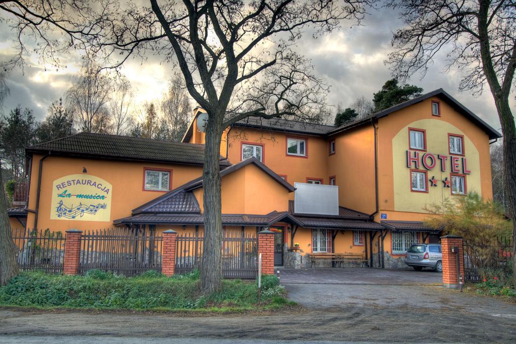 Hotel La-Musica Piaseczno  Dış mekan fotoğraf